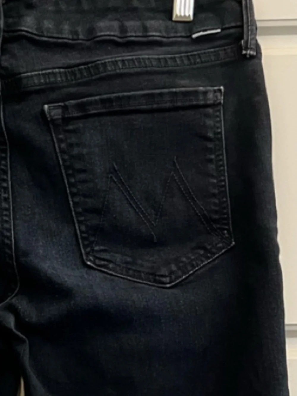 Women’s MOTHER Looker Ankle Fray Black Washed Denim Jeans - EUC Size 30